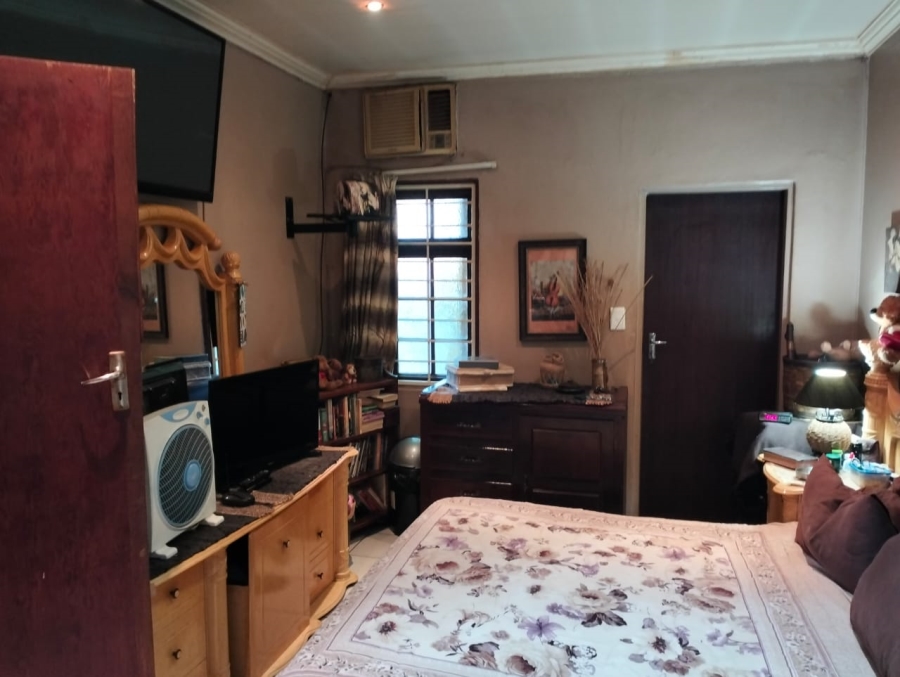 5 Bedroom Property for Sale in Songloed North West